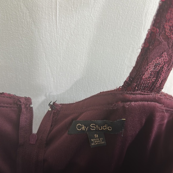 City Studios Maroon Sequined Prom Dress Size 9 - Picture 6 of 7